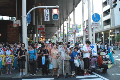 ねぶた祭当日の交差点 ねぶた祭当日の交差点