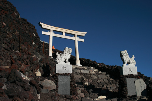 富士山の頂上前の鳥居 富士山の頂上前の鳥居